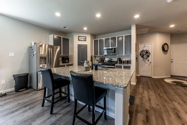 $1,975 | 108 Bobcat Bend, Huntsville, TX 77320