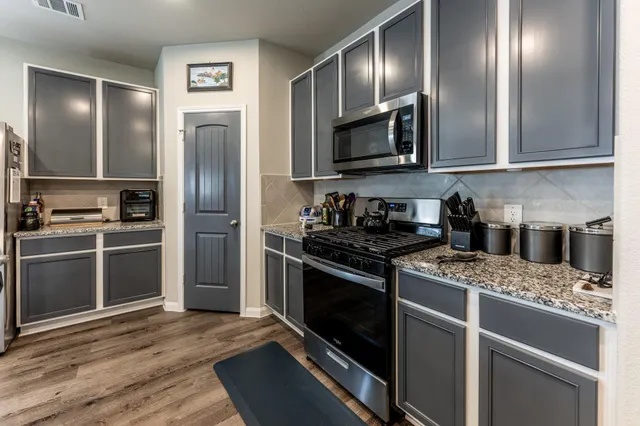 $1,975 | 108 Bobcat Bend, Huntsville, TX 77320