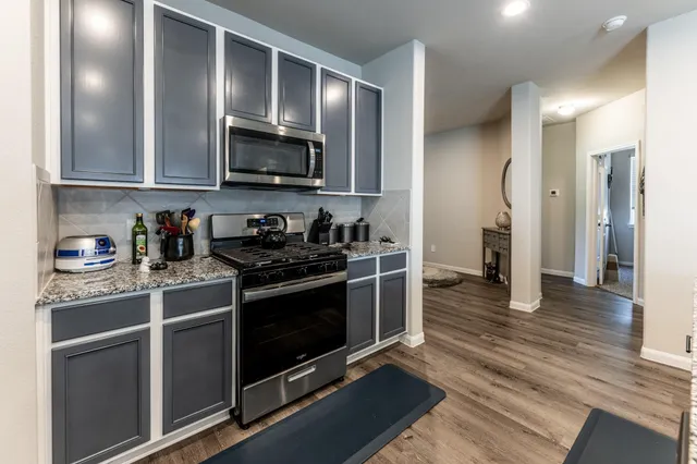 $1,975 | 108 Bobcat Bend, Huntsville, TX 77320