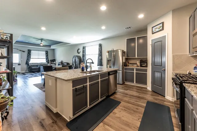 $1,975 | 108 Bobcat Bend, Huntsville, TX 77320