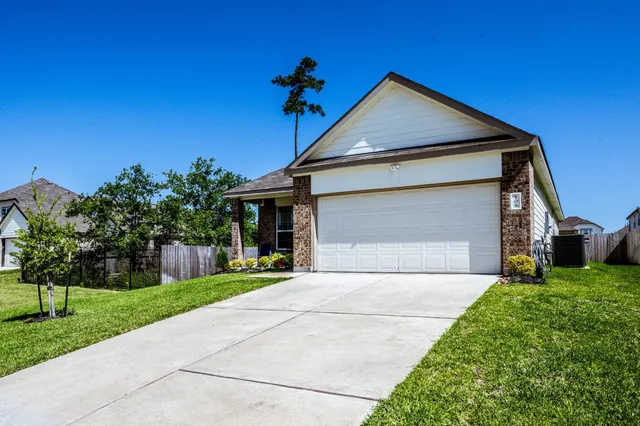 $1,975 | 108 Bobcat Bend, Huntsville, TX 77320