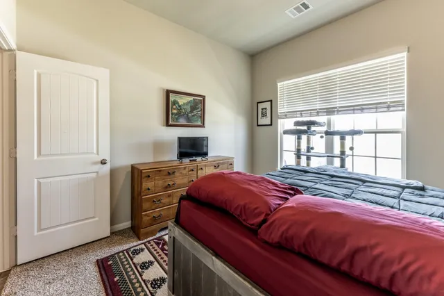 $1,975 | 108 Bobcat Bend, Huntsville, TX 77320