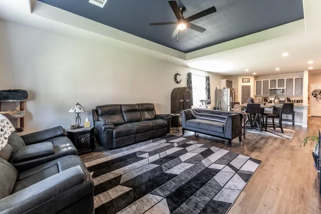 $1,975 | 108 Bobcat Bend, Huntsville, TX 77320