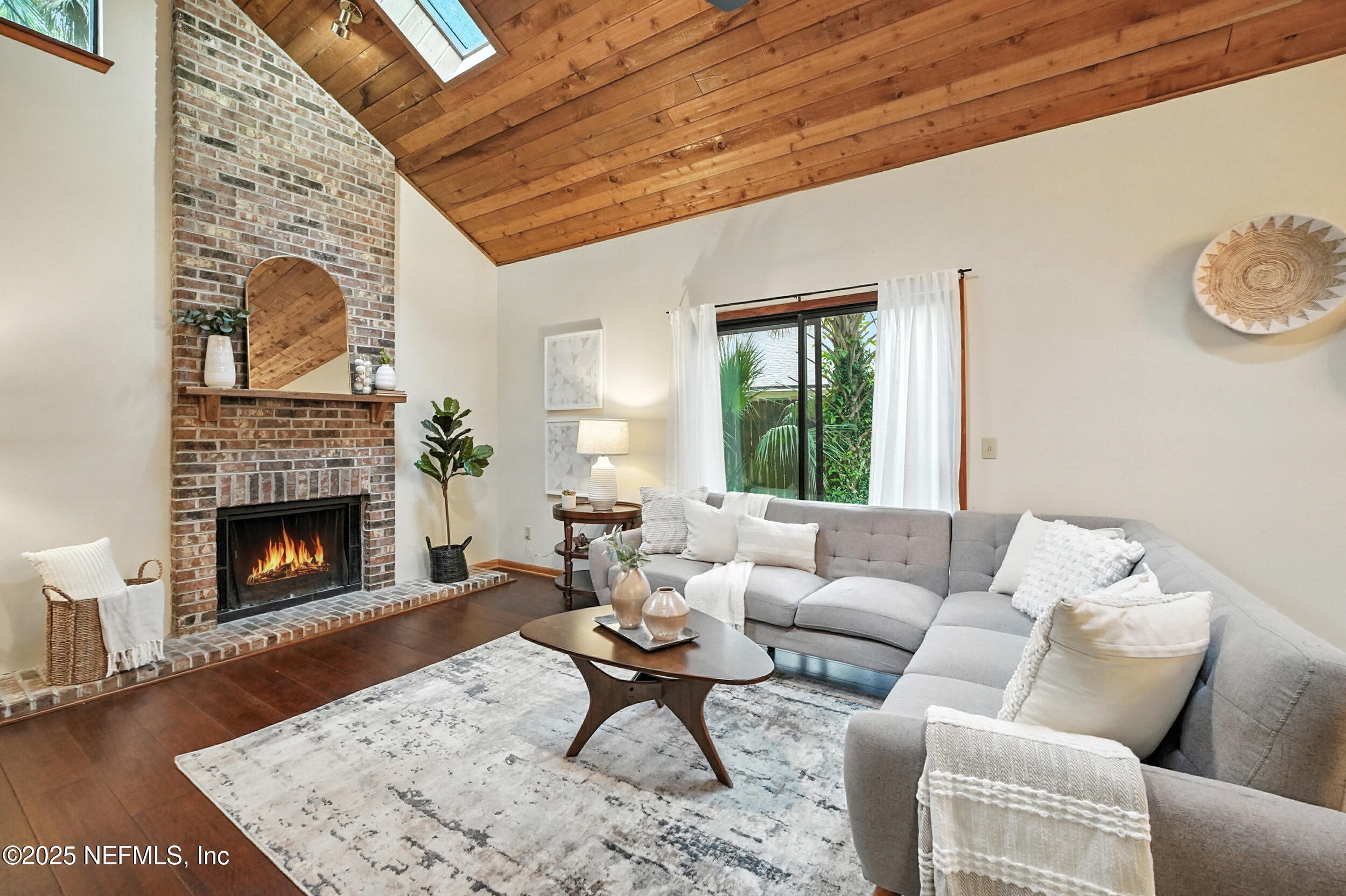 1825 Hickory Lane Atlantic Beach, FL 32233 - Photo 3 of 34 Soaring Ceilings