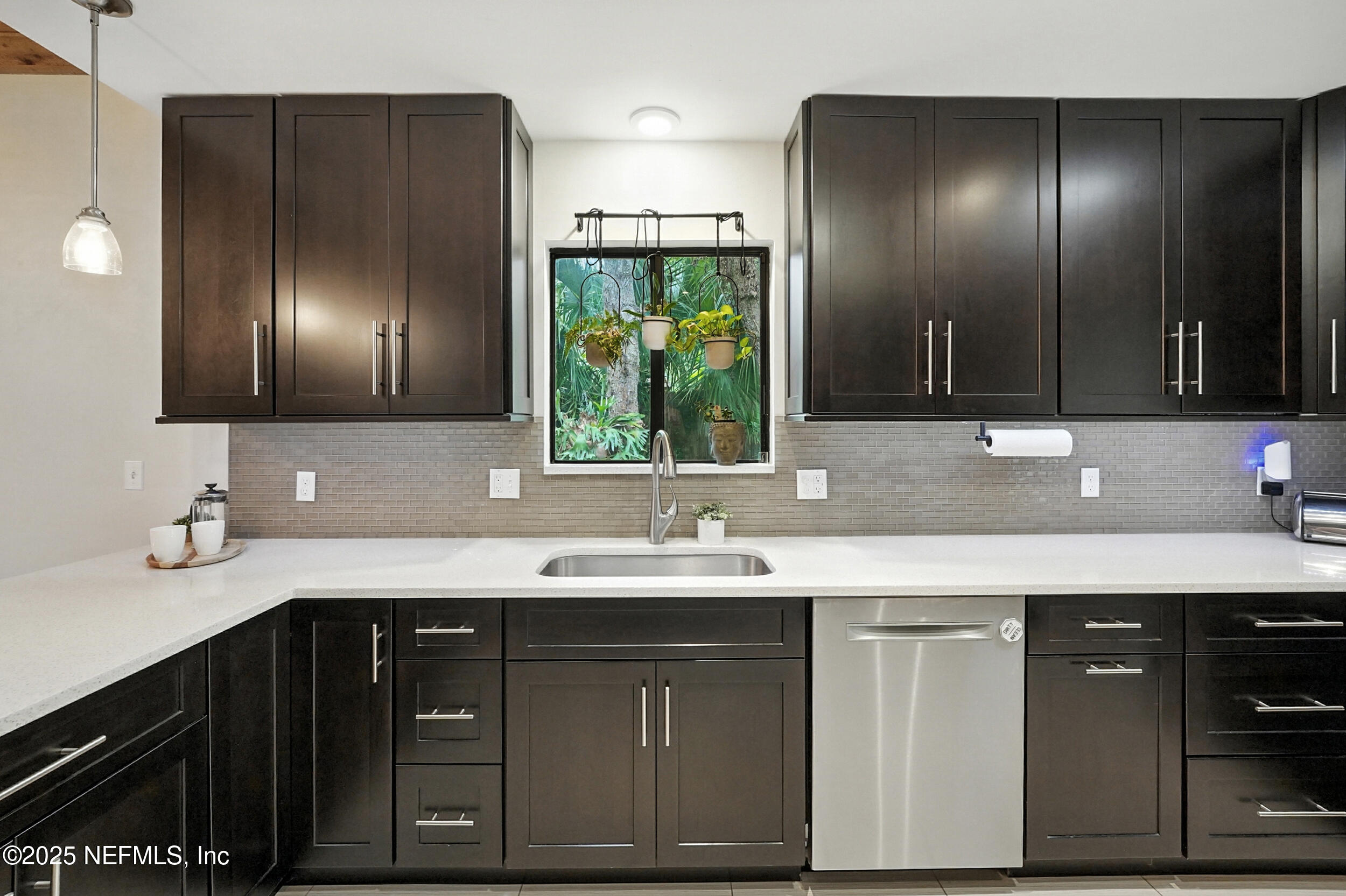 1825 Hickory Lane Atlantic Beach, FL 32233 - Photo 10 of 34 Quart Counters