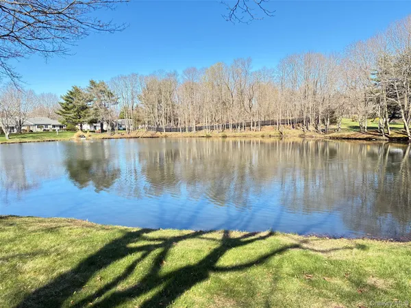 $499,000 | 707 Bentley Court, St. James, NY 11780