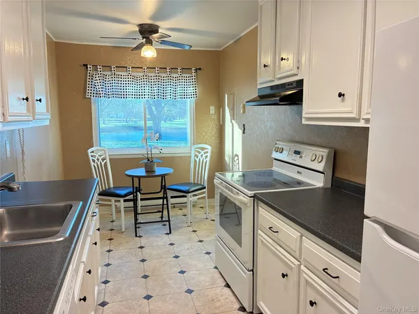 $499,000 | 707 Bentley Court, St. James, NY 11780
