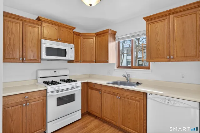 $2,500 | 155 Cottonwood Road, Unit 155, Newington, CT 06111