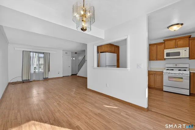 $2,500 | 155 Cottonwood Road, Unit 155, Newington, CT 06111