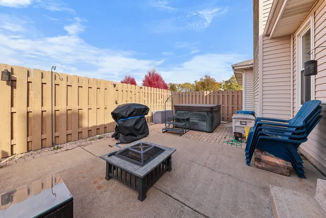 $350,000 | 25032 West McMillin Drive, Channahon, IL 60410