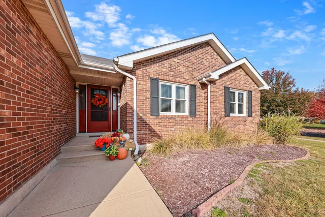 $350,000 | 25032 West McMillin Drive, Channahon, IL 60410