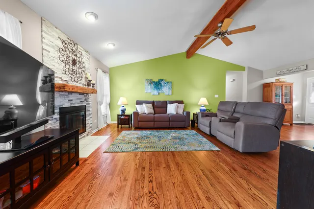 $350,000 | 25032 West McMillin Drive, Channahon, IL 60410