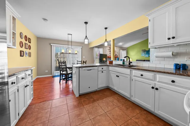 $350,000 | 25032 West McMillin Drive, Channahon, IL 60410