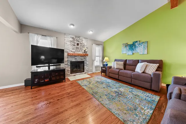 $350,000 | 25032 West McMillin Drive, Channahon, IL 60410