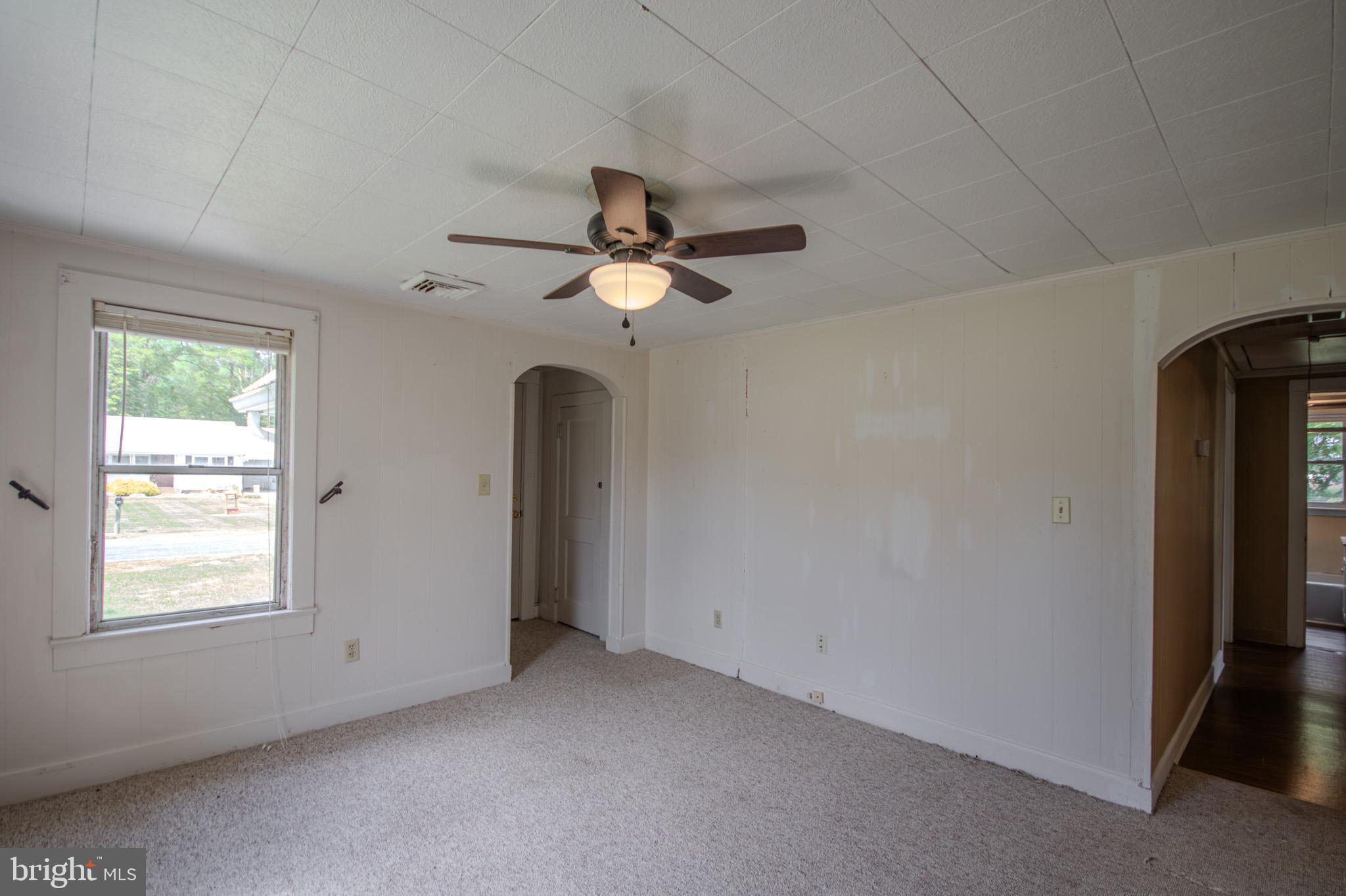 35837 Bob Kelley Road Pittsville, MD 21850 - Photo 5 of 23 Living room