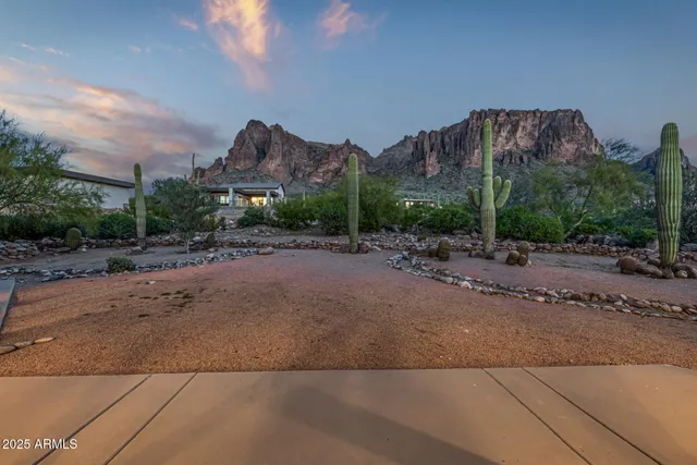 $899,900 | 3083 North Herrala Way, Apache Junction, AZ 85119