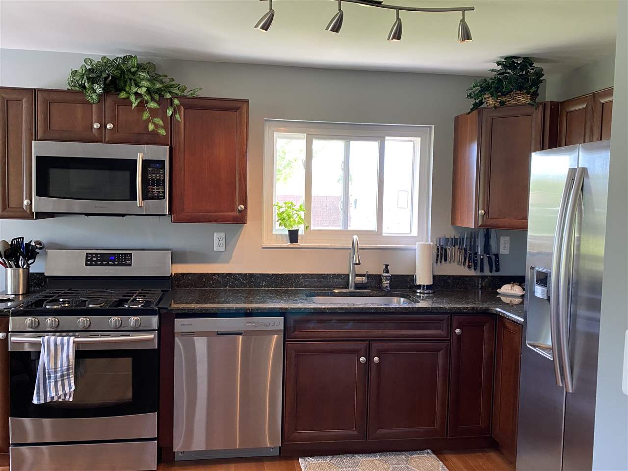 330 Holmes Road Allenton, MI 48002 - Photo 7 of 38