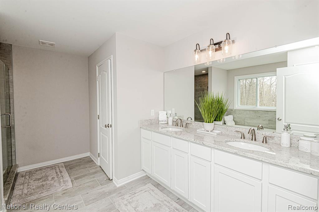 7670 Maple Ridge Court Clarkston, MI 48346 - Photo 32 of 64