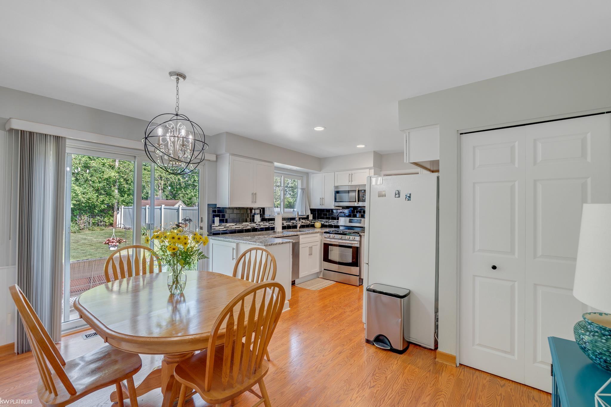 29345 Ridgefield Avenue Warren, MI 48088 - Photo 9 of 31