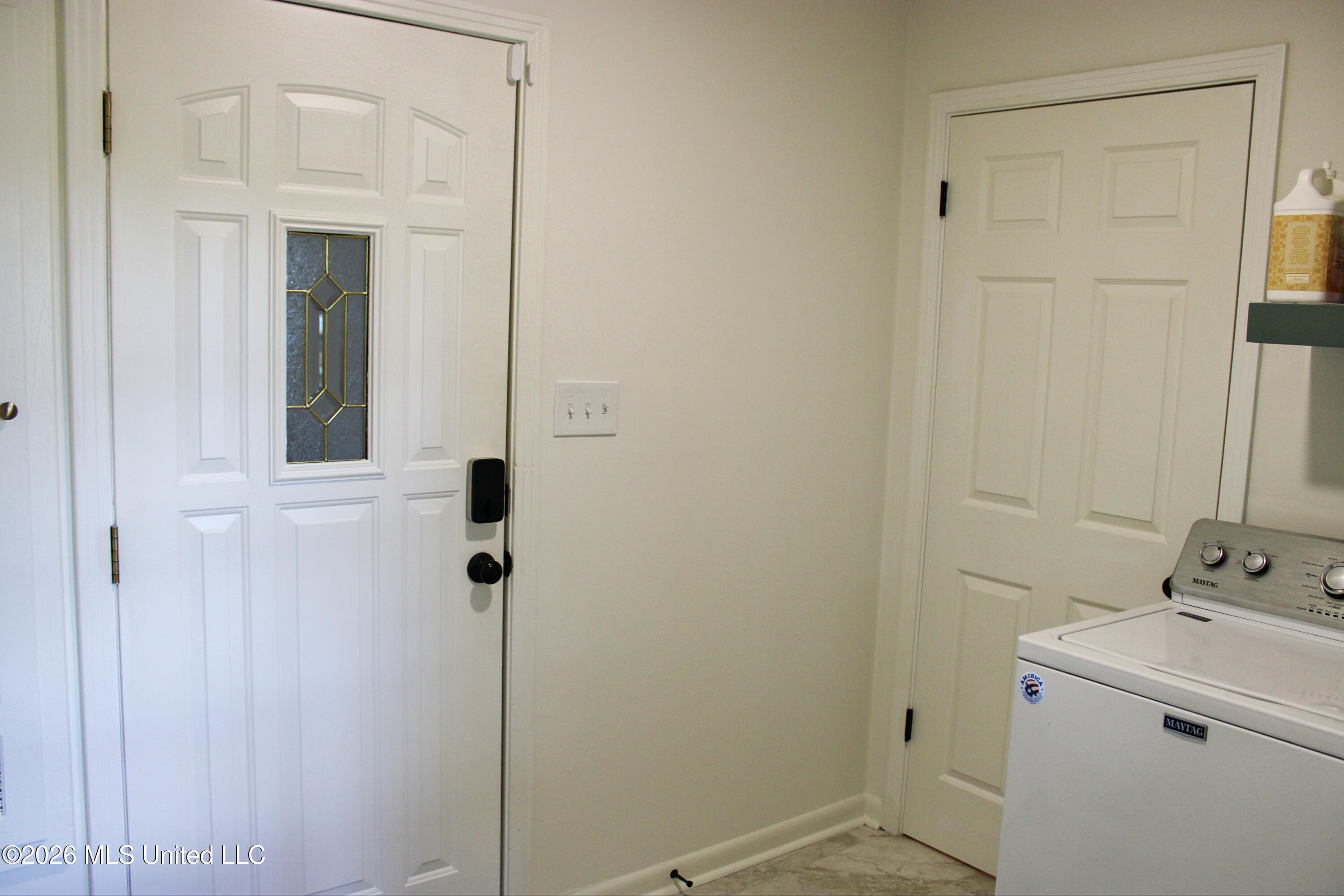 3918 Rhymes Place Jackson, MS 39211 - Photo 13 of 44 Garage Door