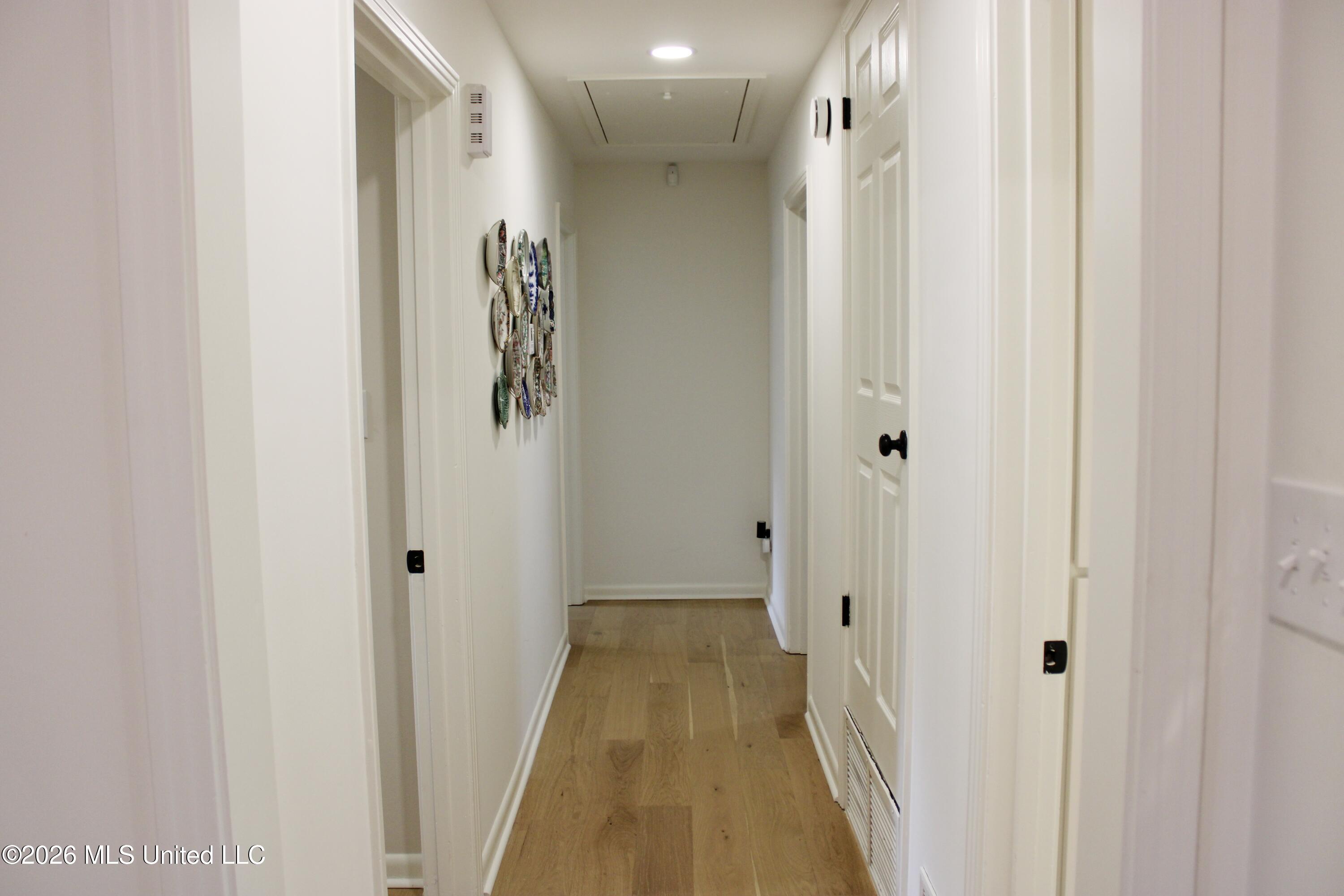 3918 Rhymes Place Jackson, MS 39211 - Photo 20 of 44 Hallway