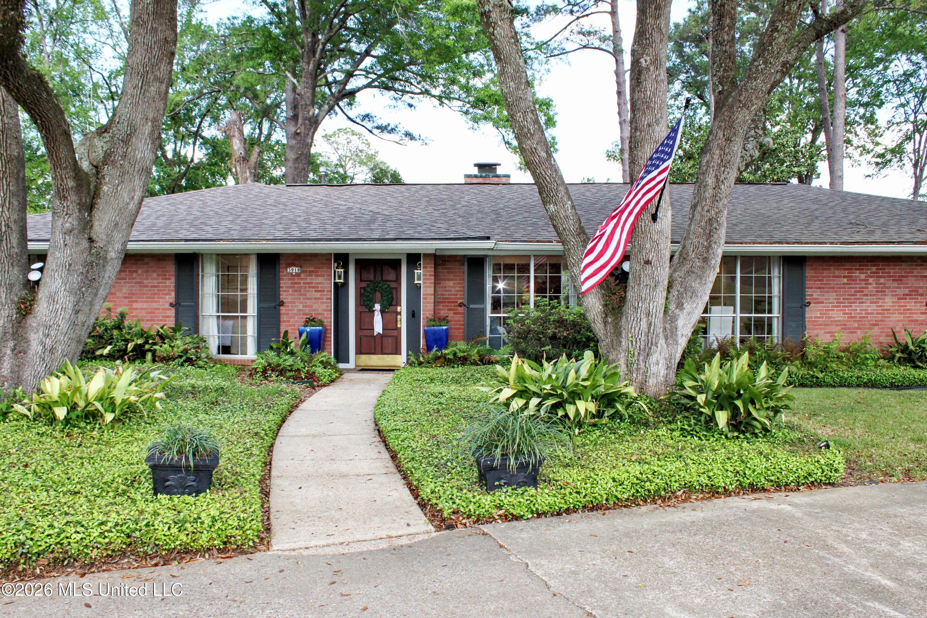 3918 Rhymes Place Jackson, MS 39211 - Photo 2 of 44 3918 Rhymes Pl