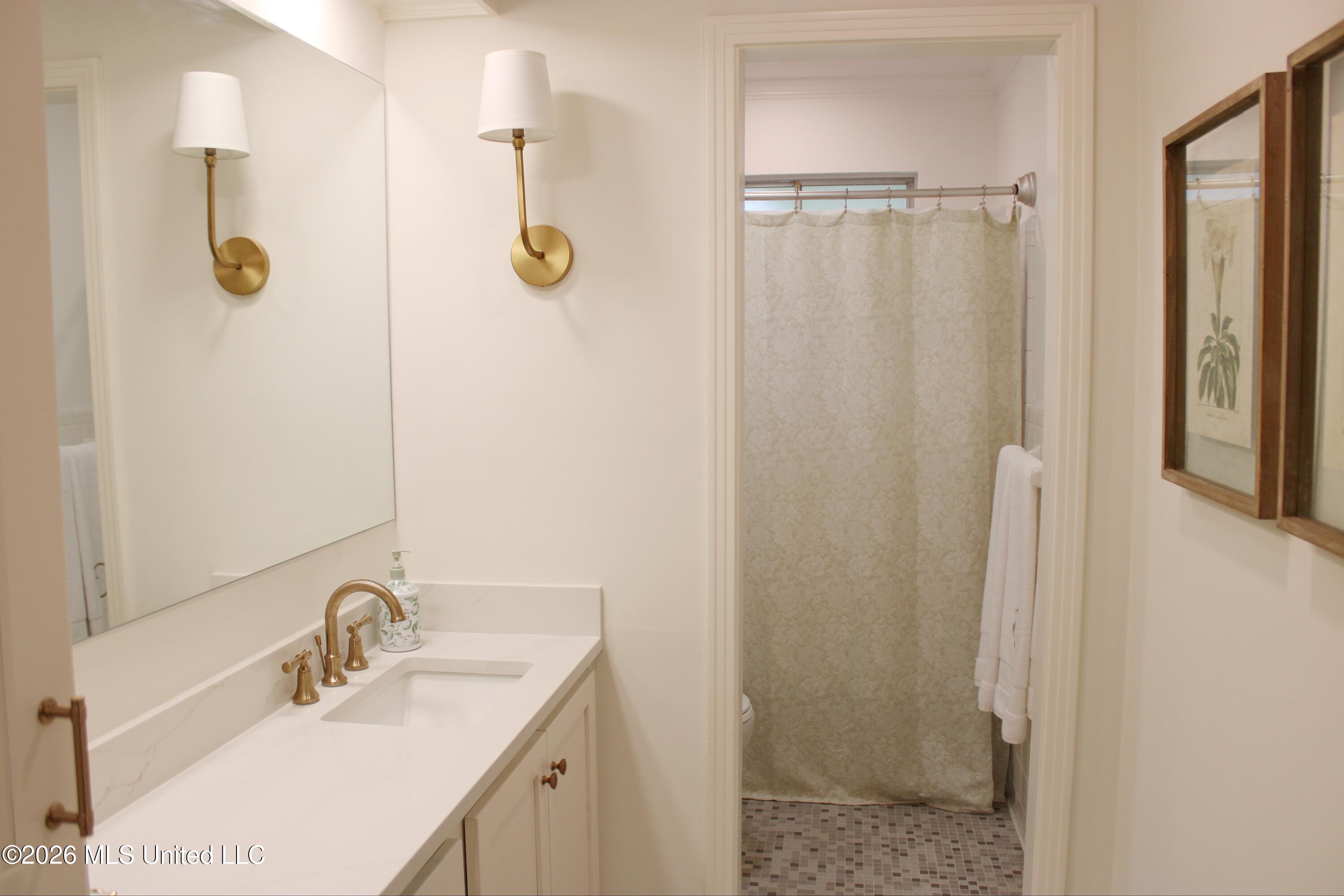 3918 Rhymes Place Jackson, MS 39211 - Photo 21 of 44 Bathroom