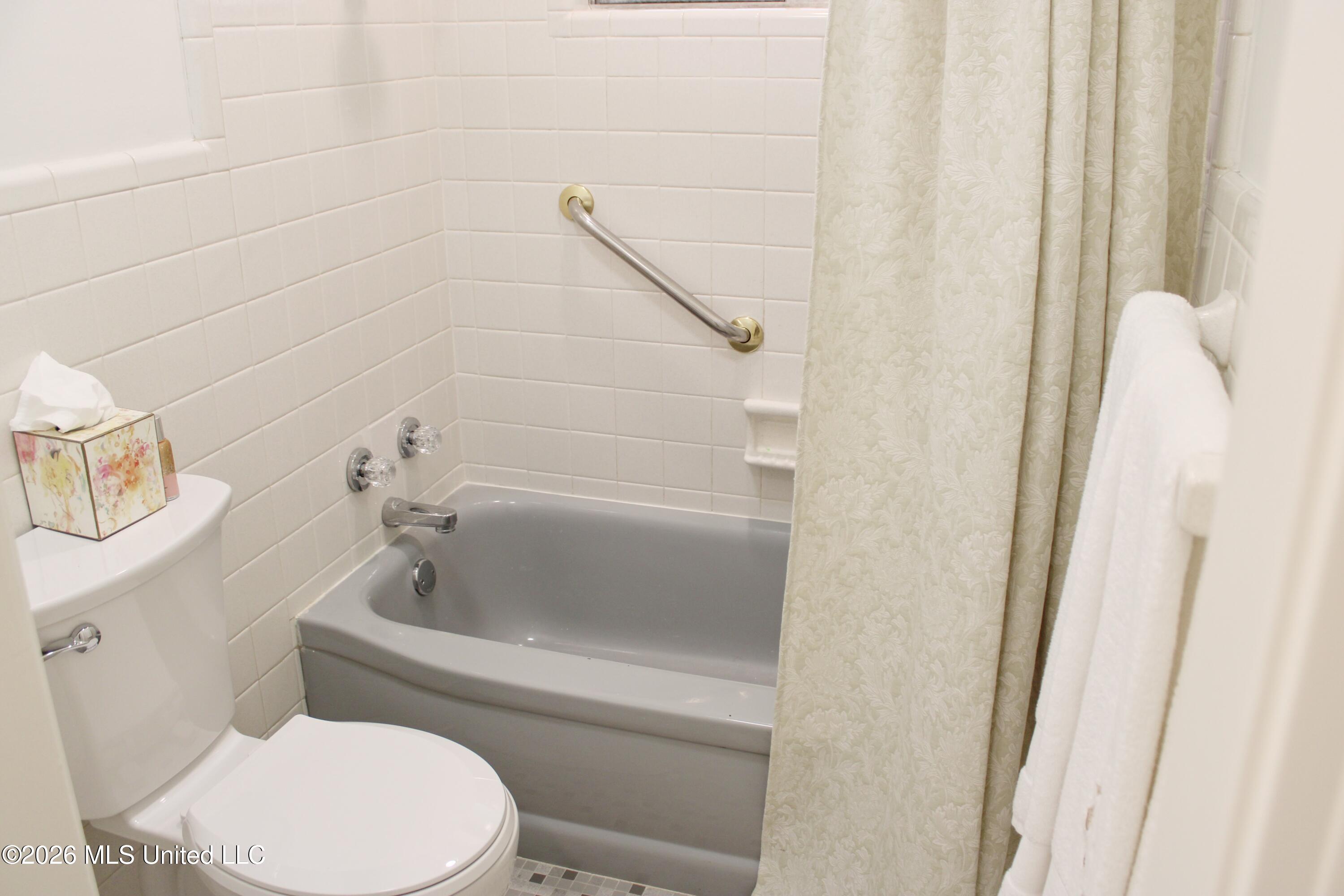 3918 Rhymes Place Jackson, MS 39211 - Photo 22 of 44 Bathroom