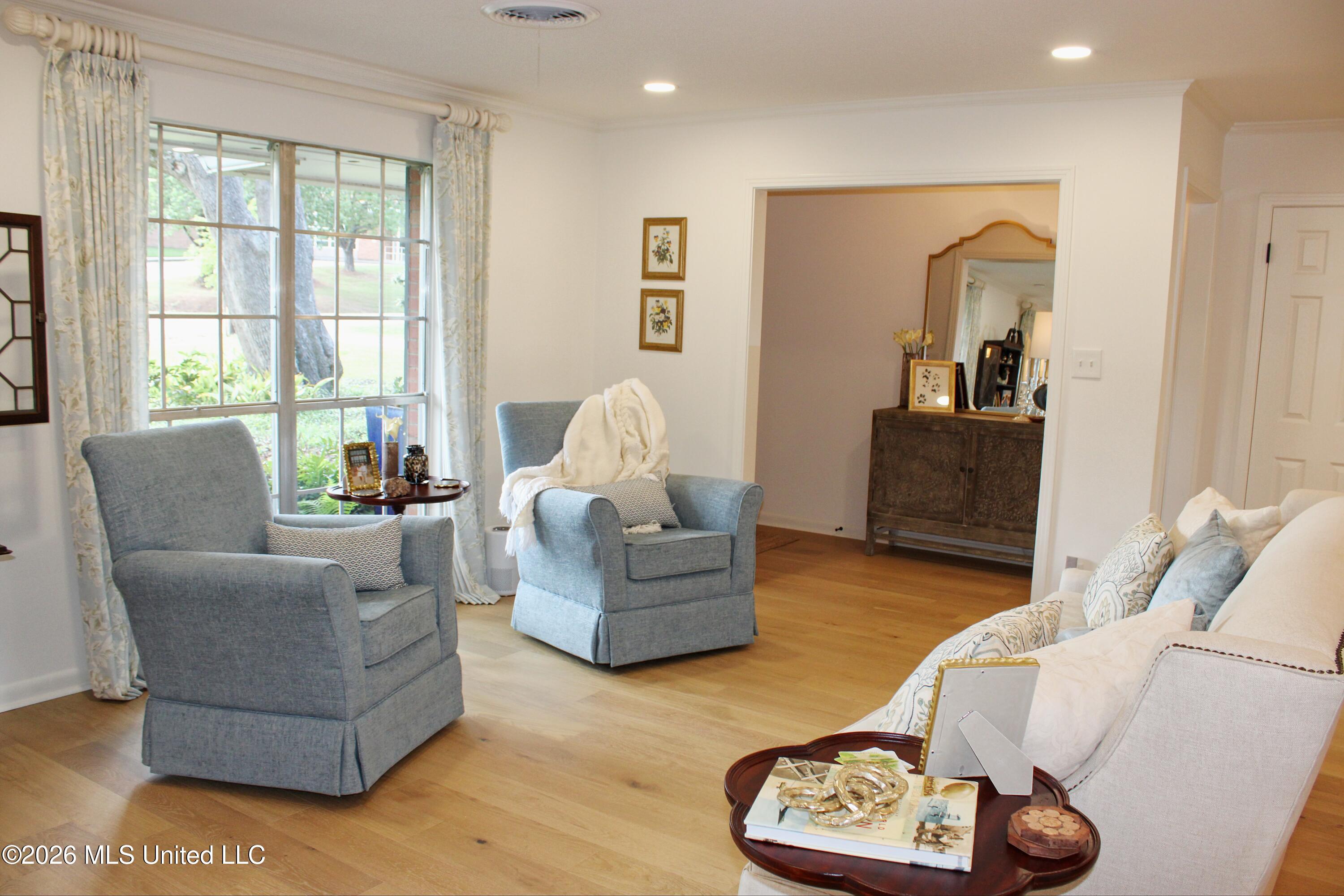 3918 Rhymes Place Jackson, MS 39211 - Photo 4 of 44 Living Room