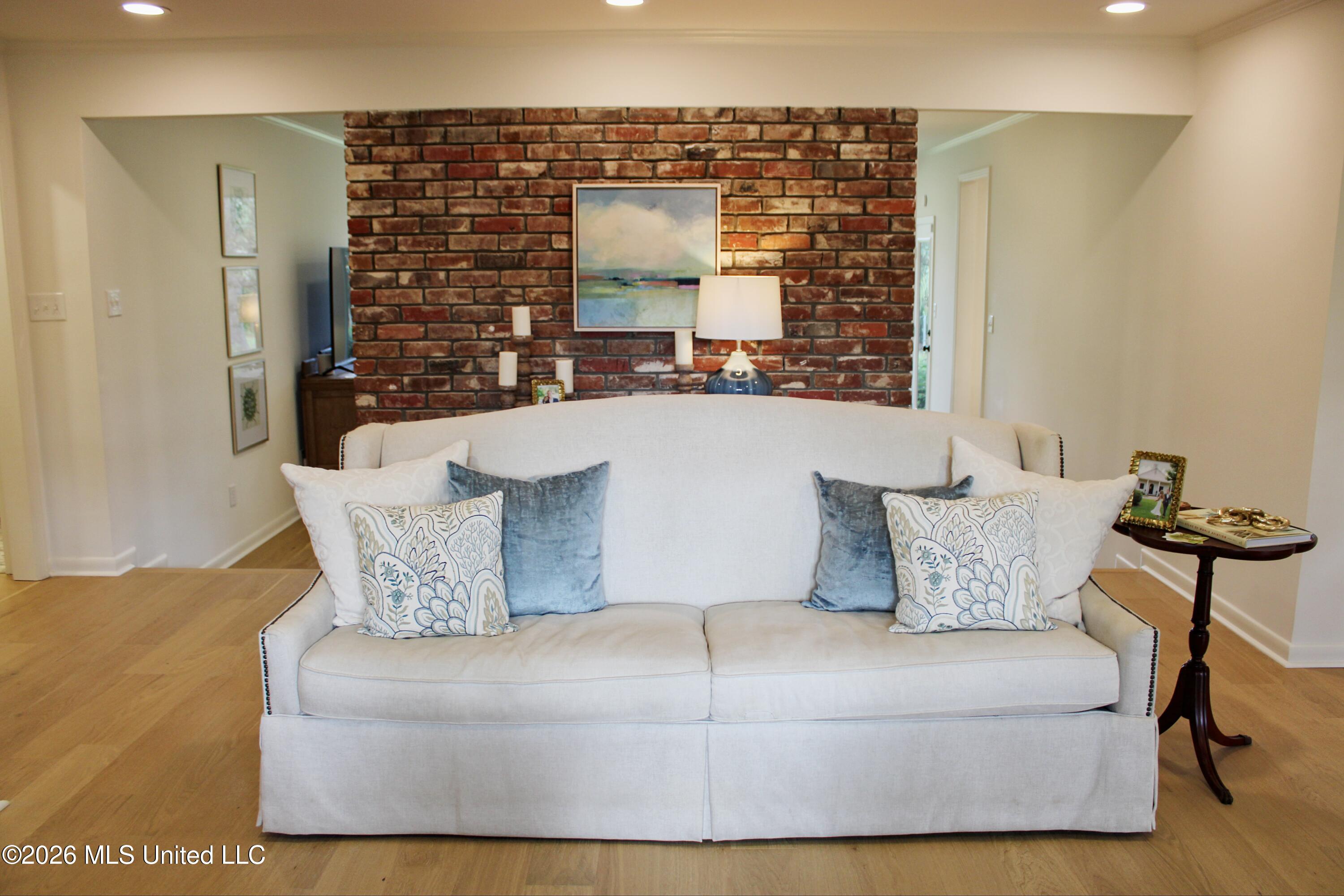 3918 Rhymes Place Jackson, MS 39211 - Photo 5 of 44 Living Room