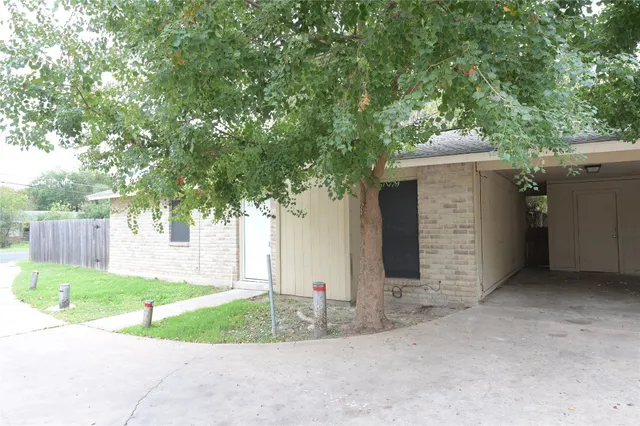 $1,495 | 1200 Matthews Lane, Unit A, Austin, TX 78745