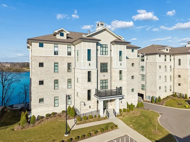 $1,500,000 | 1024 Club View Drive, Unit D202, Gallatin, TN 37066