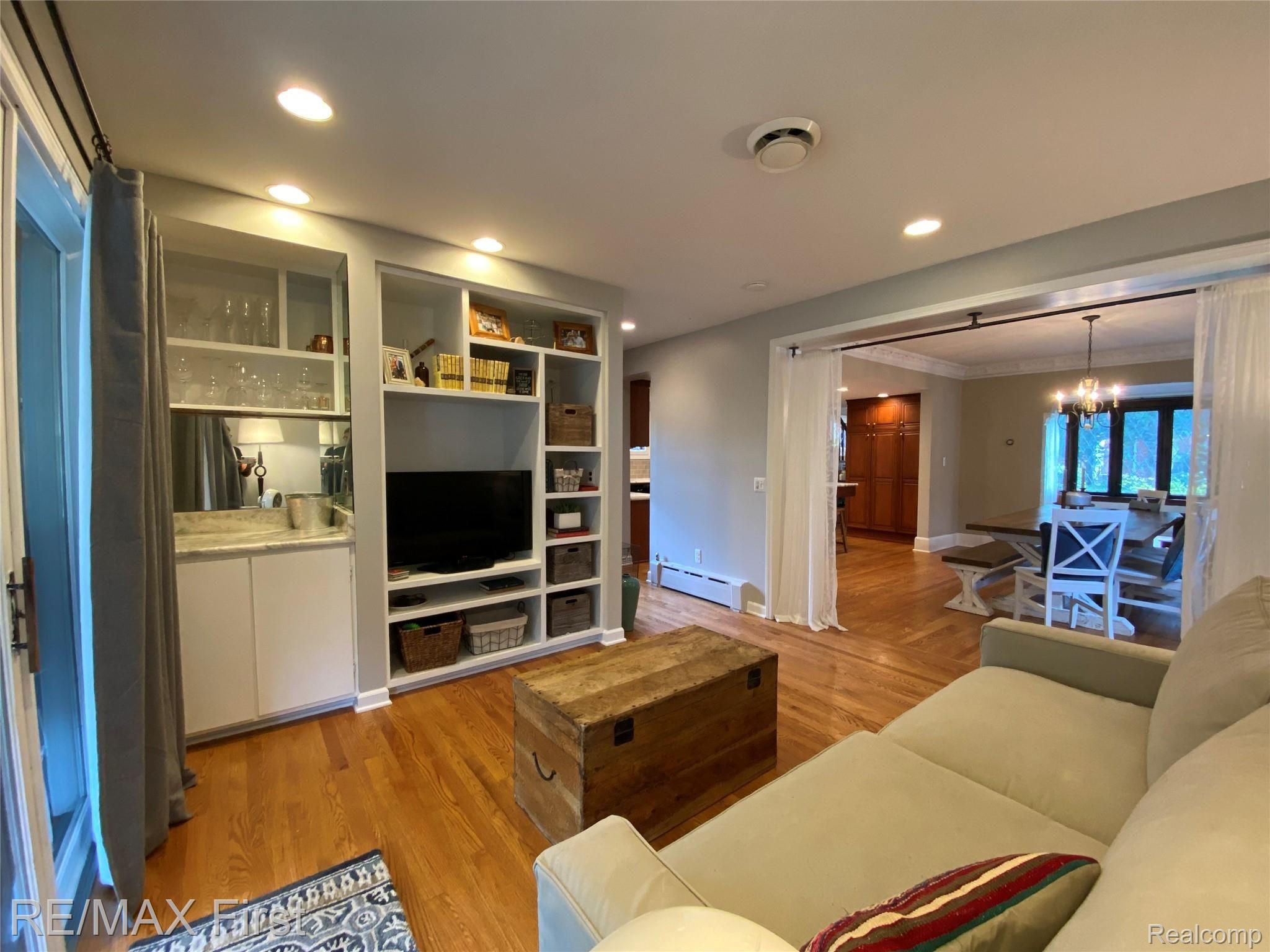 240 Fisher Road Grosse Pointe, MI 48230 - Photo 5 of 54 Family Room View 3.jpg