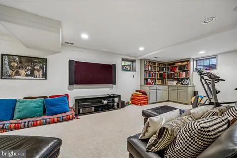 $1,490,000 | 6 Old Stage Court, Rockville, MD 20852