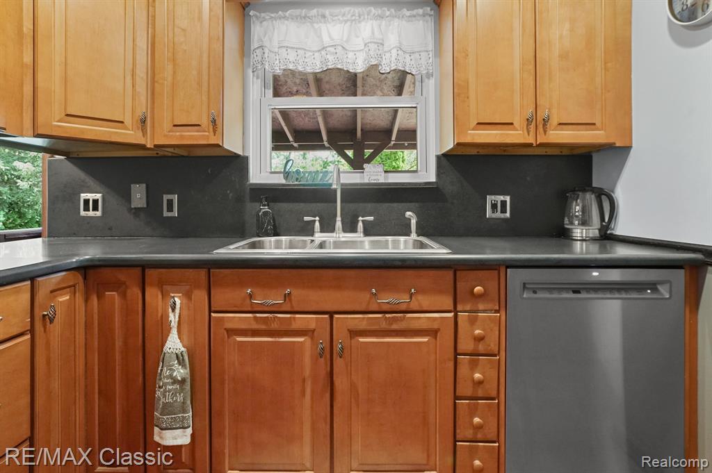 22410 Power Road Farmington, MI 48336 - Photo 9 of 52