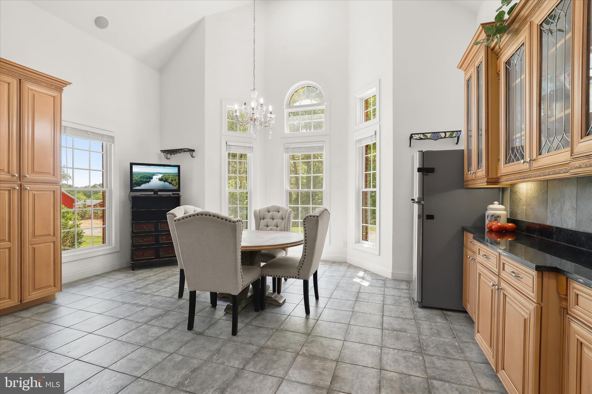 5530 Jim Pickett Road Sykesville, MD 21784 - Photo 23 of 76 Breakfast room with vaulted ceiling