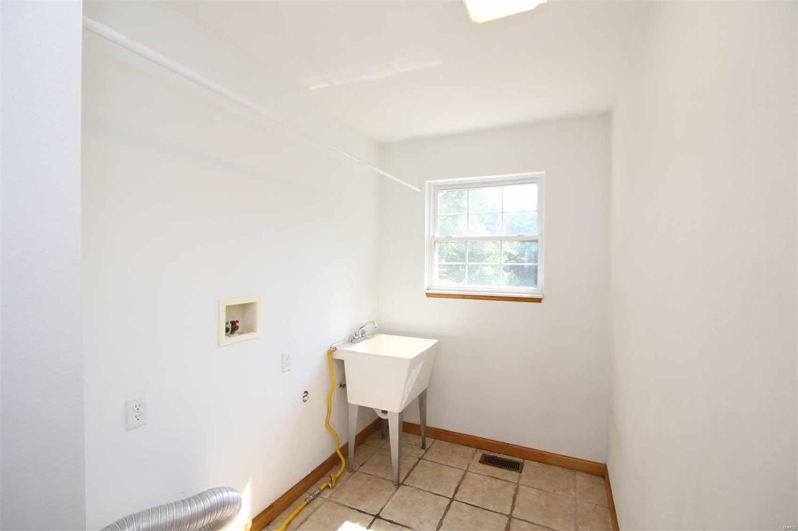 426 South Alhambra Road Alhambra, IL 62001 - Photo 22 of 94