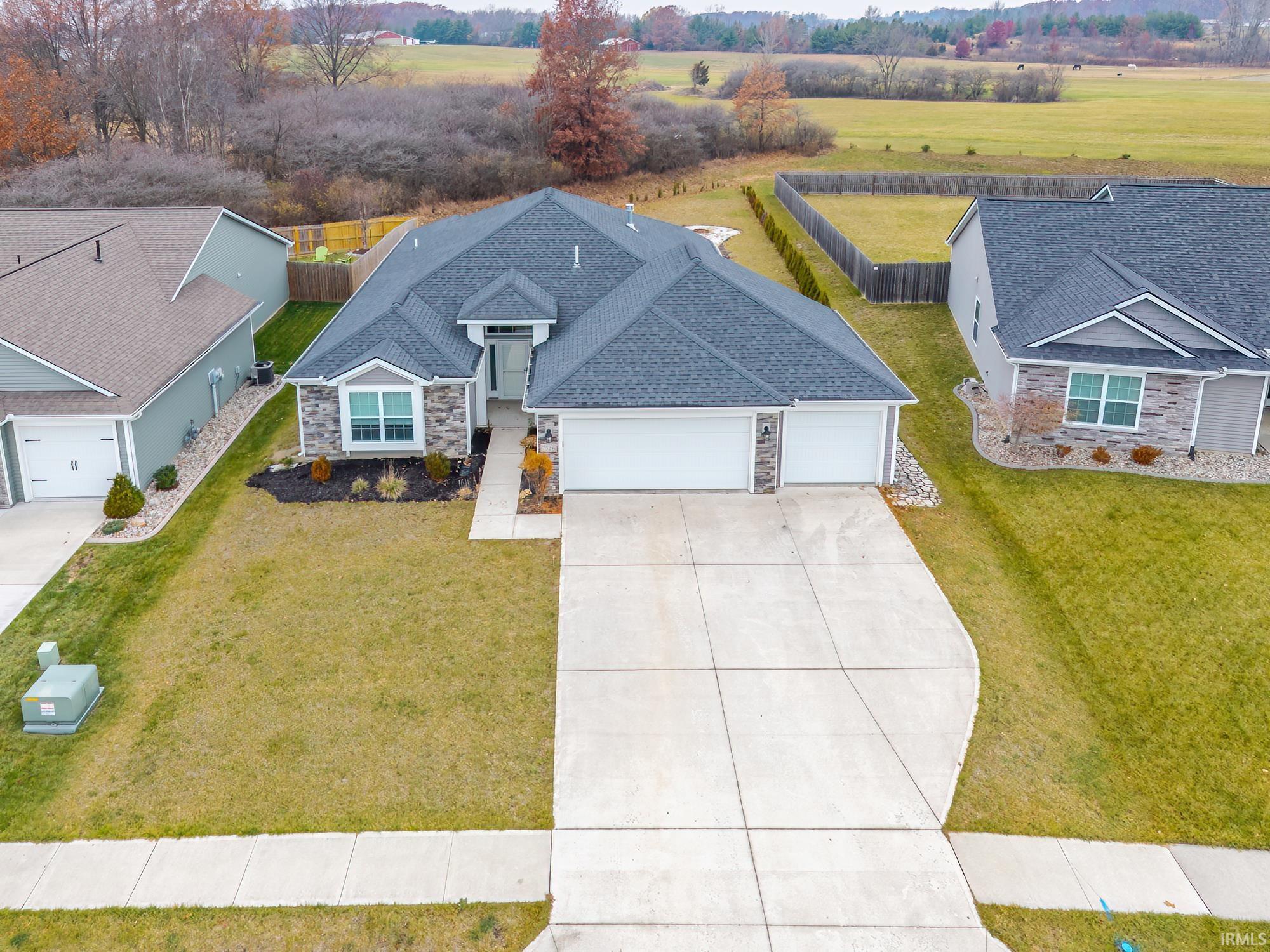 7526 Macbeth Passage Fort Wayne, IN 46818 - Photo 1 of 33