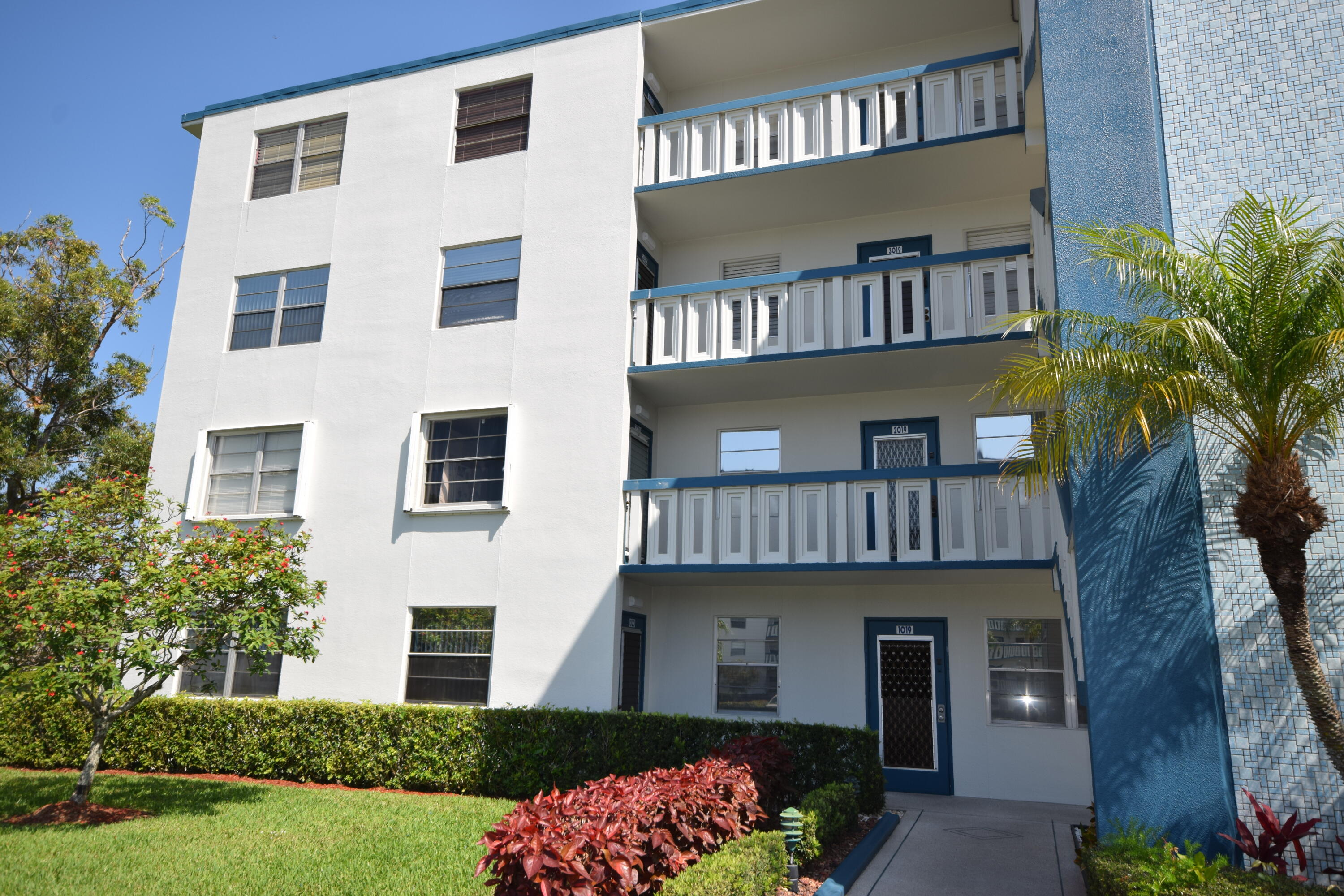 2019 Lincoln A Boca Raton, FL 33434 - Photo 2 of 27 DSC_5633