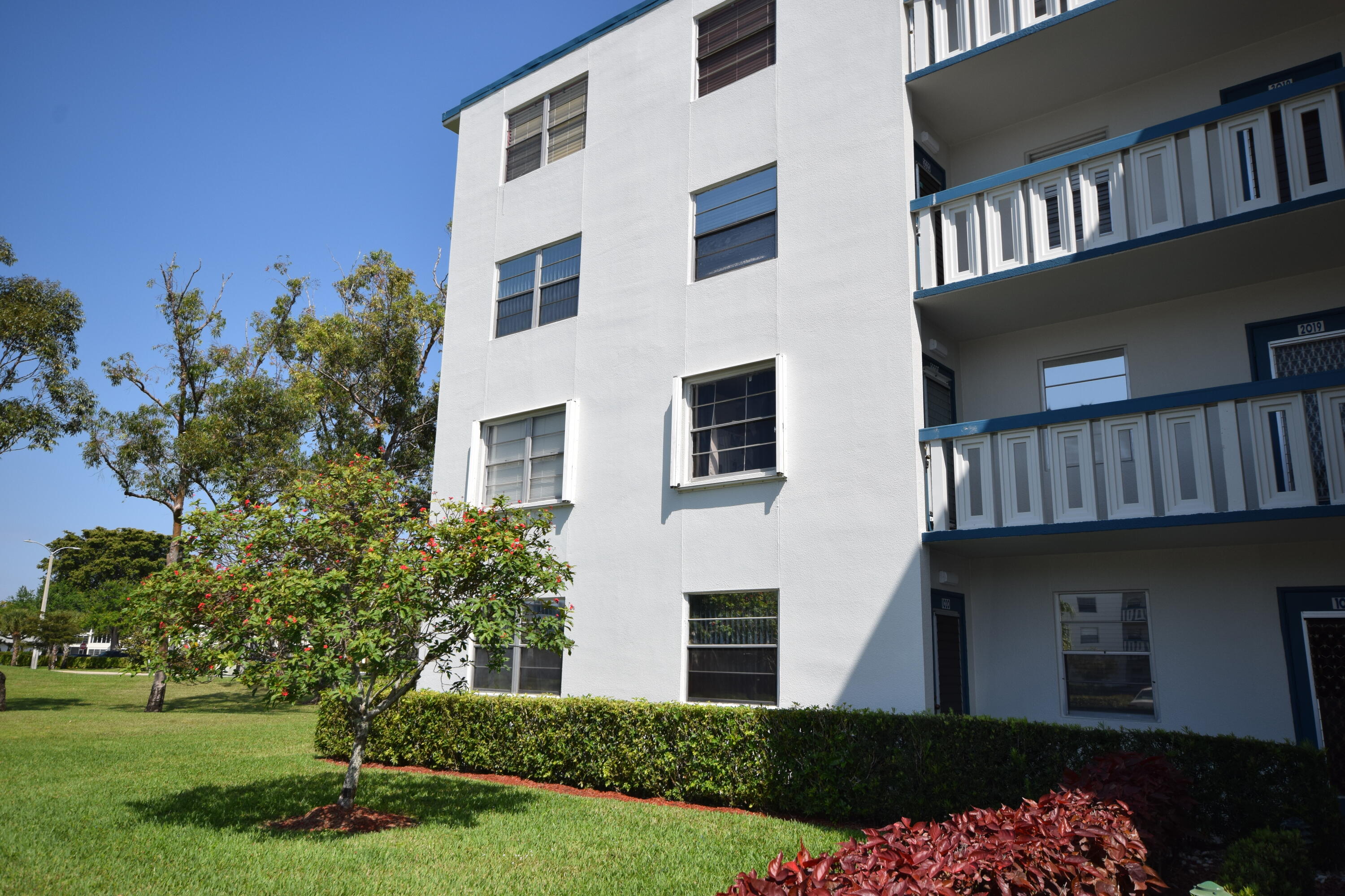 2019 Lincoln A Boca Raton, FL 33434 - Photo 3 of 27 DSC_5634