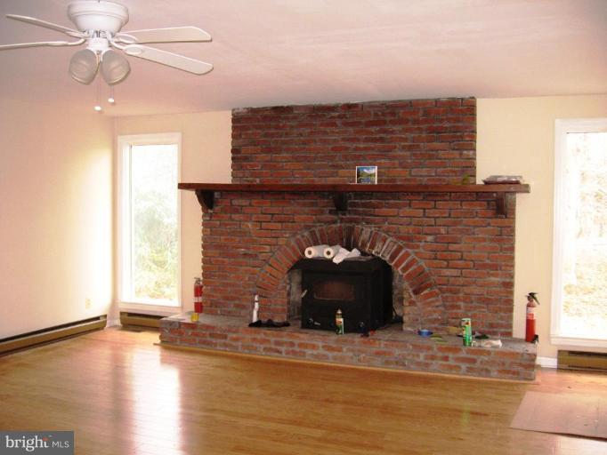 3845 Yellow Bank Road Dunkirk, MD 20754 - Photo 4 of 11 Living Room