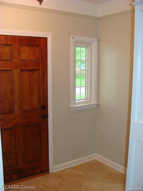 321 Wesley Street Rochester, MI 48307 - Photo 4 of 10 321 Wesley 006.jpg