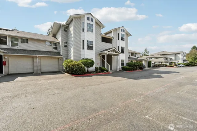 $399,950 | 2001 120th Place Southeast, Unit 2204, Everett, WA 98208