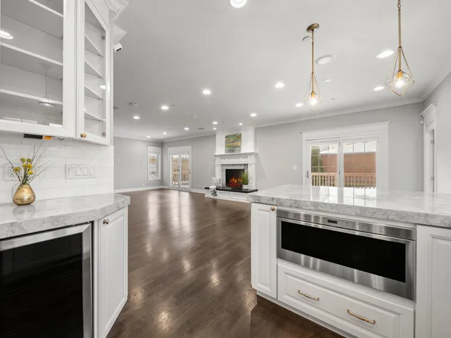 $1,349,000 | 6732 East Prairie Road, Lincolnwood, IL 60712