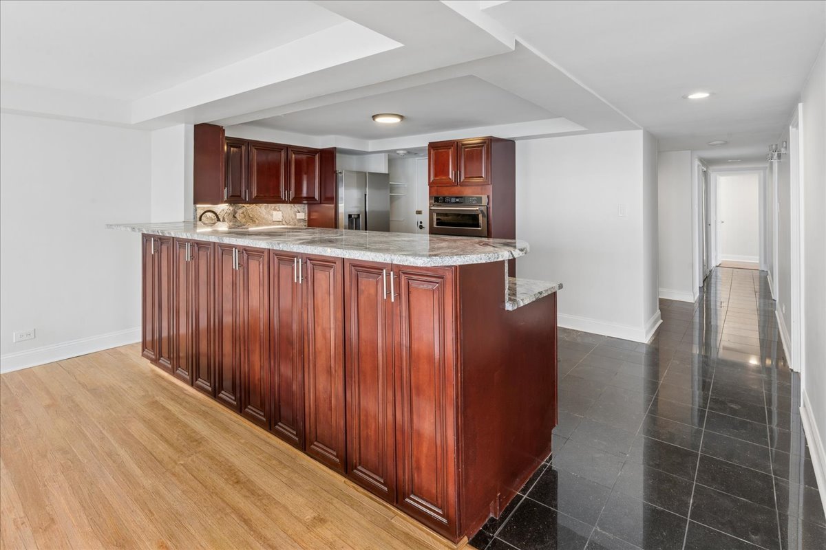 175 East Delaware Place, Unit 8304 Chicago, IL 60611 - Photo 6 of 26