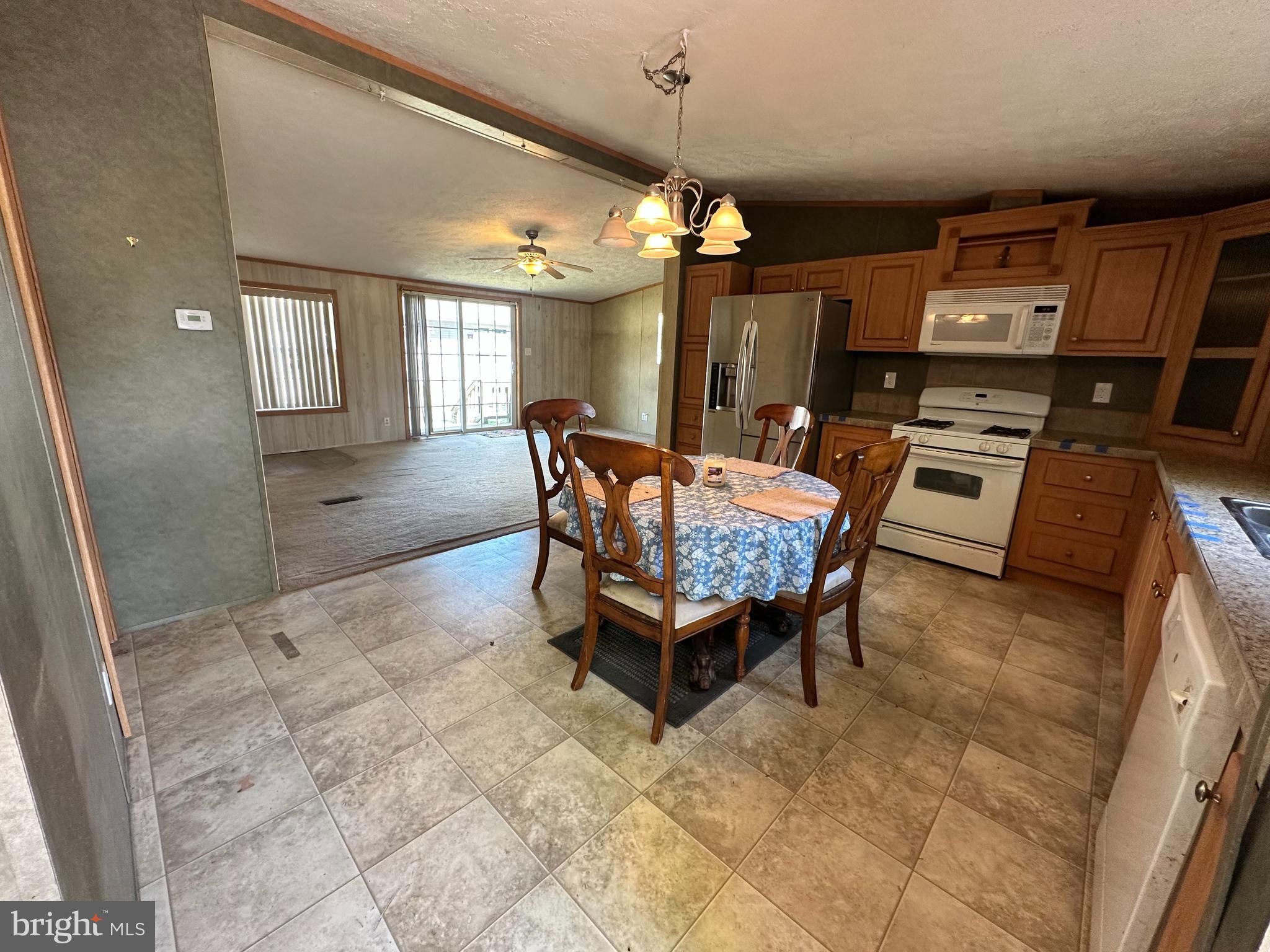 35390 Heron Road Millsboro, DE 19966 - Photo 6 of 25 a dining room with furniture and window