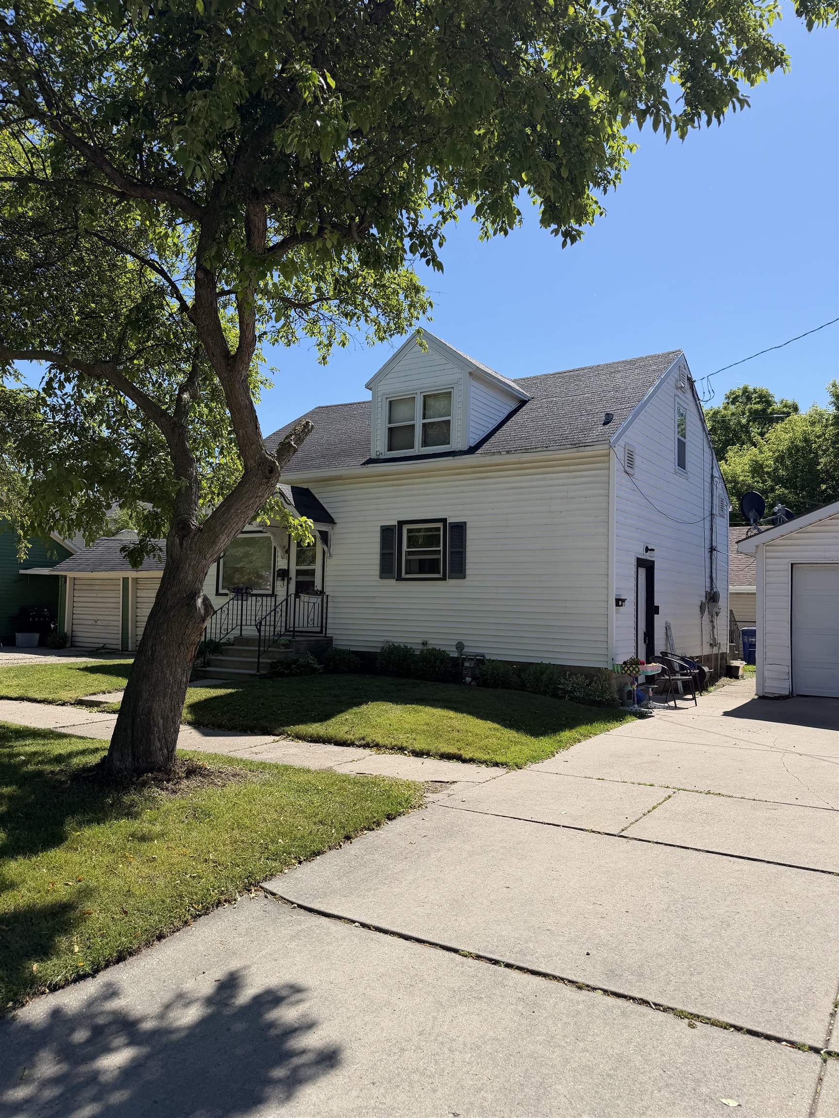 818 St George Street Green Bay, WI 54302 - Photo 1 of 4