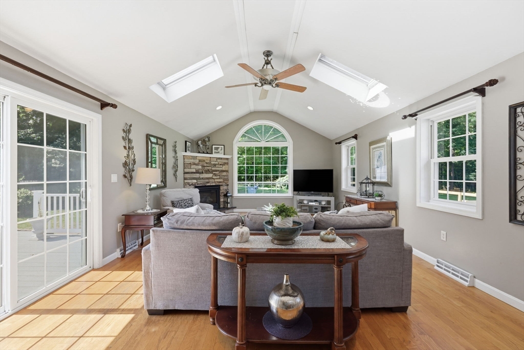 37 Squirrel Road Springfield, MA 01108 - Photo 12 of 42 Gallery Image 12