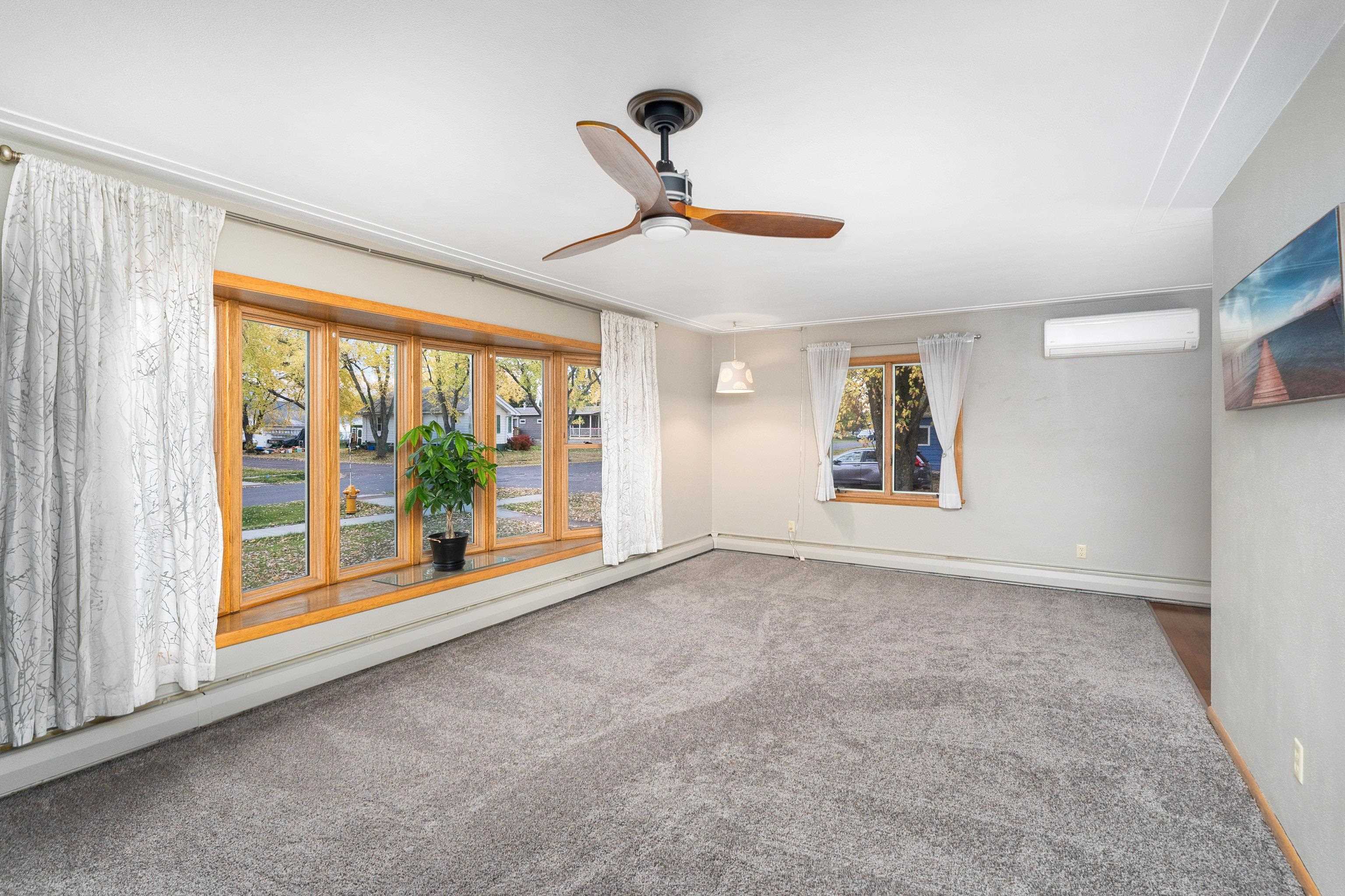 1727 Logan Avenue Superior, WI 54880 - Photo 4 of 31