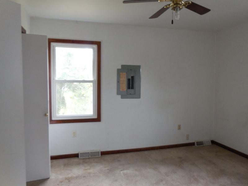 401 Rutherford Avenue Northwest Roanoke, VA 24016 - Photo 12 of 12 an empty room with a window